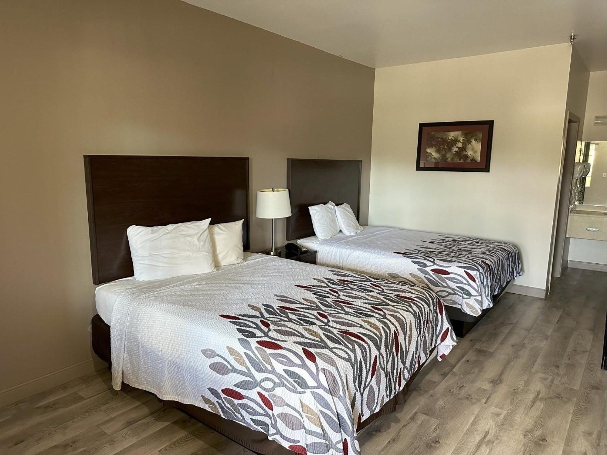 Red Roof Inn & Suites Lake Orion / Auburn Hills מראה חיצוני תמונה