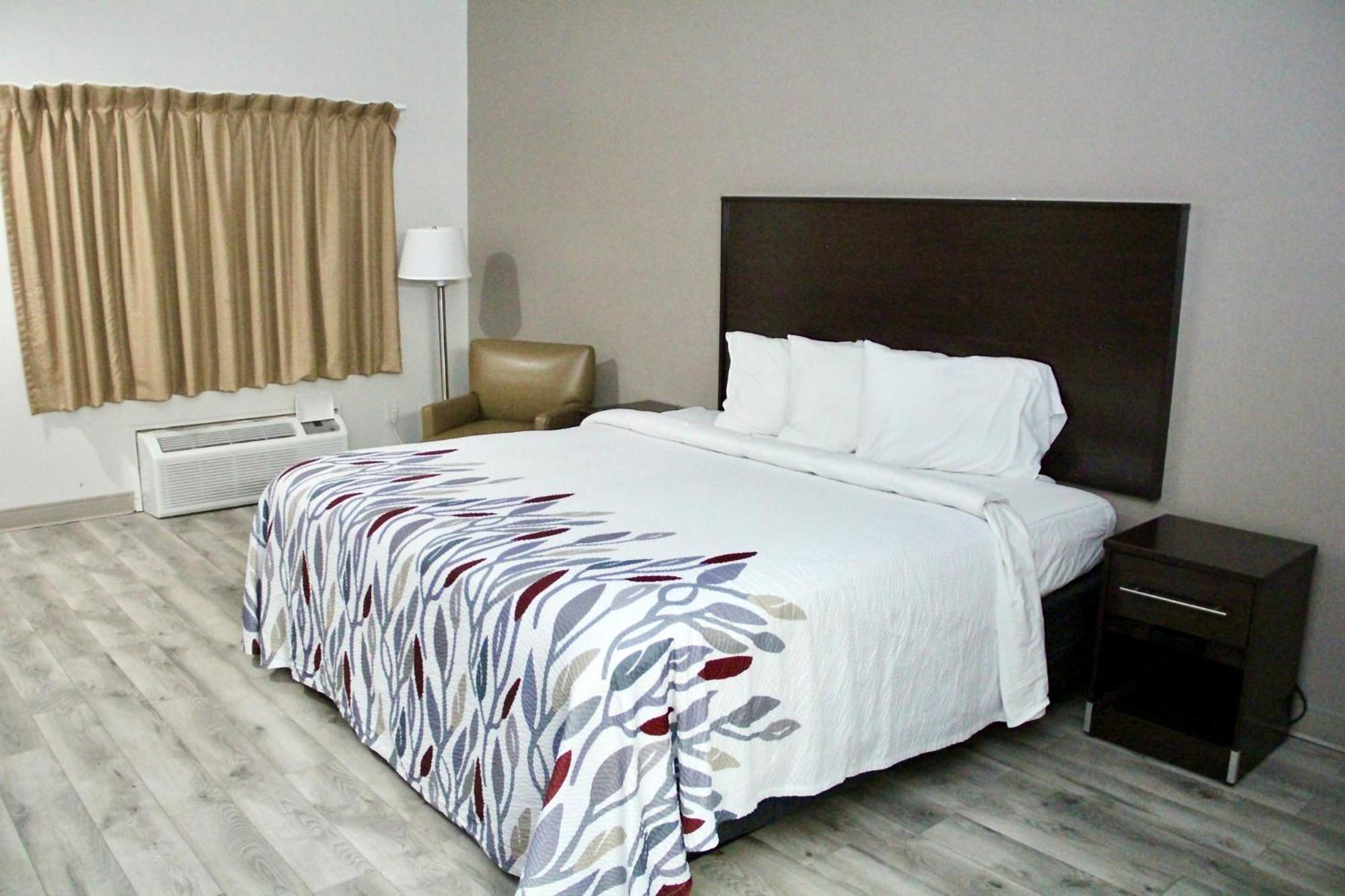 Red Roof Inn & Suites Lake Orion / Auburn Hills מראה חיצוני תמונה